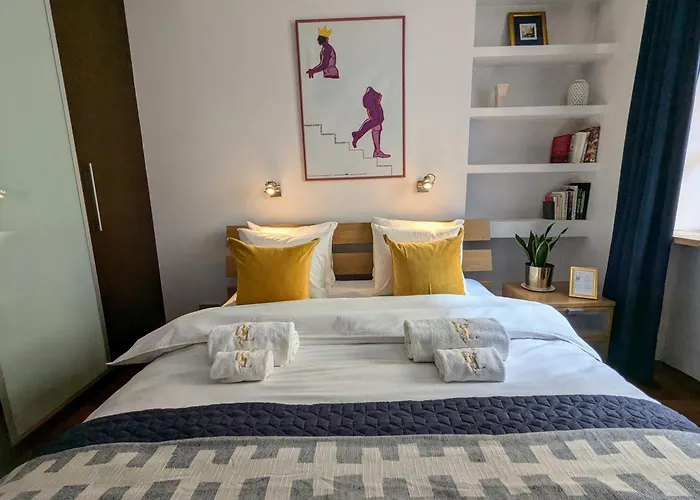Bella Luna Luxury Suites - Spacious 1Br In Old Town