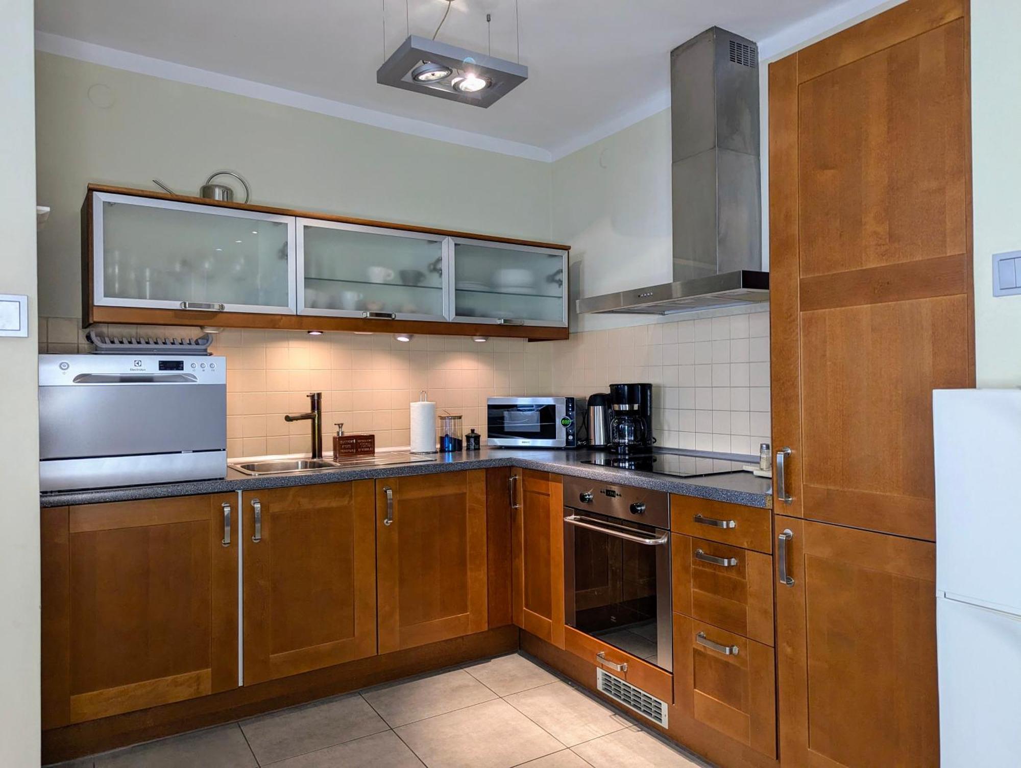 Bella Luna Luxury - Spacious 1br In Old Town Apartment