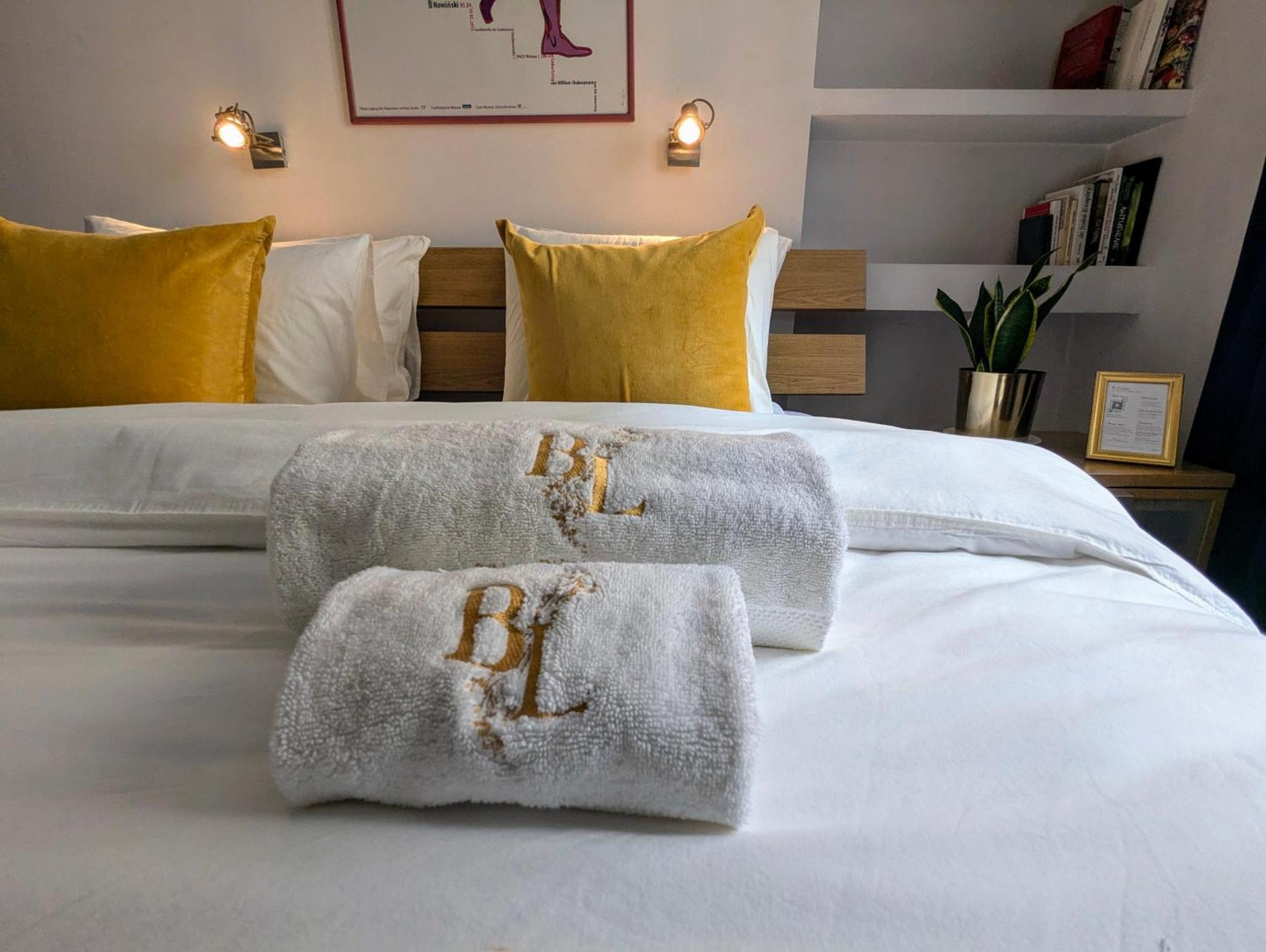 Bella Luna Luxury - Spacious 1br In Old Town Appartamento